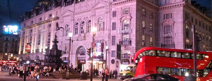 Piccadilly Circus is one of Tempat yang Disukai B.