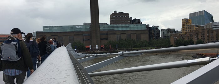 Tate Modern is one of B’s Liked Places.