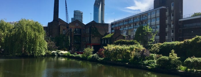 Regents Canal (Southgate Road) is one of Lugares favoritos de B.