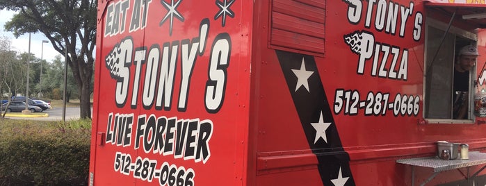 Stony's Pizza Truck is one of Lugares favoritos de Greg.