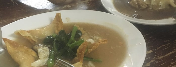 Mr.Sia Hot Quick Thai-Chinese Dish | มิสเตอร์เซี๊ย is one of Favorite Restaurants.