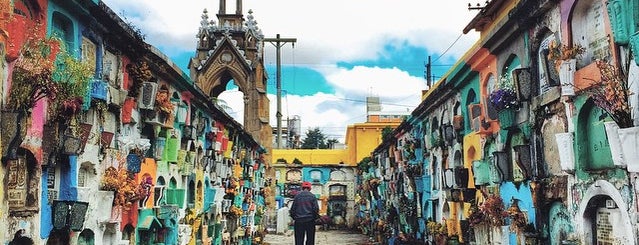 Cementerio General Quetzaltenango is one of Locais curtidos por Alan.