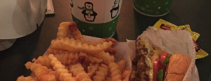 Shake Shack is one of Alanさんのお気に入りスポット.