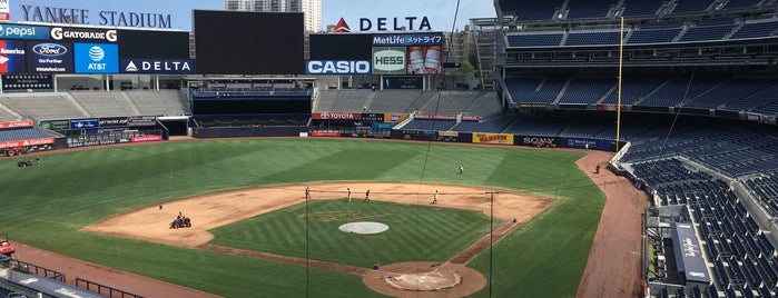 Yankee Stadium is one of Tempat yang Disukai Alan.