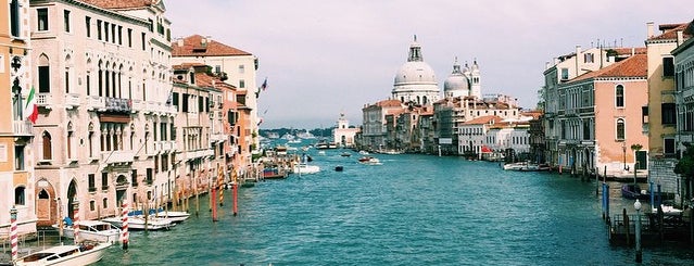 Ponte dell'Accademia is one of Alan 님이 좋아한 장소.