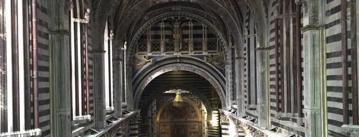 Duomo di Siena is one of Alan 님이 좋아한 장소.