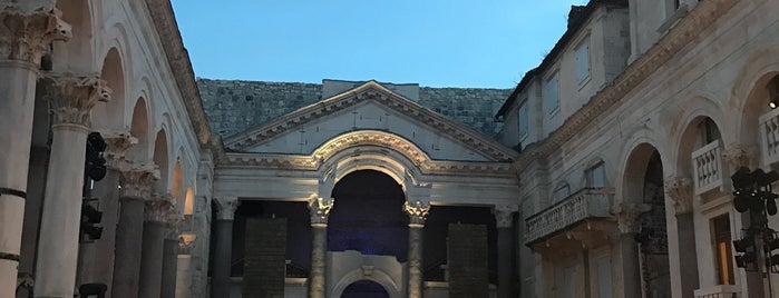 Dioklecijanova palača | Diocletian's Palace is one of Alan'ın Beğendiği Mekanlar.