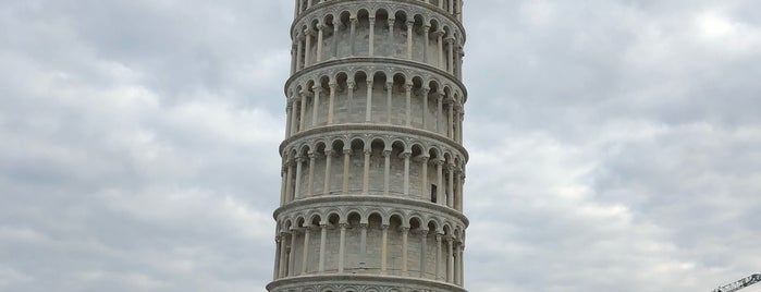 La torre pendente di Pisa is one of Lugares favoritos de Alan.