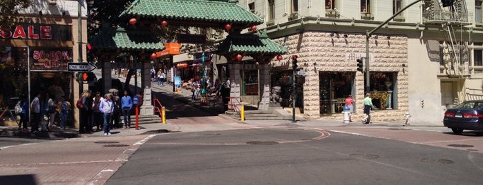 Chinatown Gate is one of Exploring San Francisco.