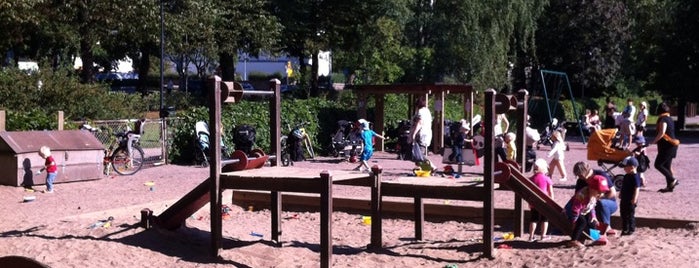 Leikkipaikka Topeliuksen puisto is one of Pekka'nın Beğendiği Mekanlar.