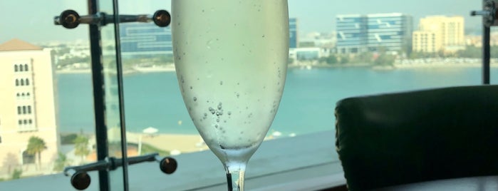 Club Lounge, Ritz-Carlton Abu Dhabi is one of Liz'in Beğendiği Mekanlar.