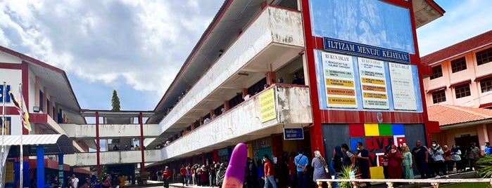 Sekolah Kebangsaan Sungai Isap is one of Learning Centres, MY #1.