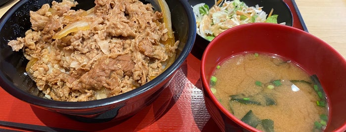 Sukiya (สุคิยะ) すき家 is one of Favourite Food.