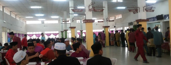 Kafeteria Kolej Matrikulasi Kejuruteraan Johor is one of Lugares favoritos de ꌅꁲꉣꂑꌚꁴꁲ꒒.