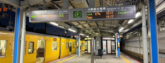 Mihara Station is one of สถานที่ที่ Ana ถูกใจ.