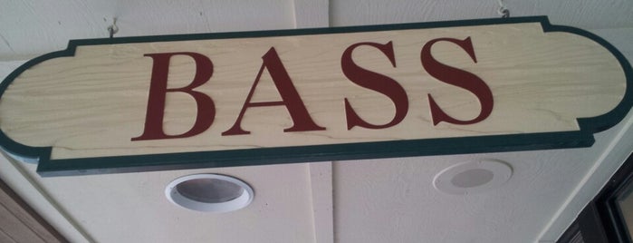 G.H. Bass & Co. is one of สถานที่ที่ Senator ถูกใจ.