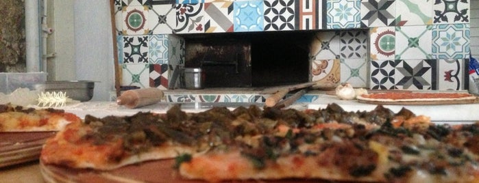 İyi Pizza Bar is one of İzmir.