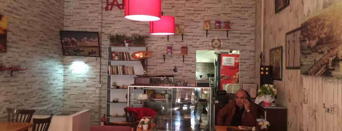 Taksim Cafe is one of Tempat yang Disukai Mehmet Ali.