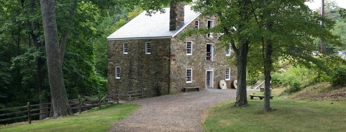 Cooper Grist Mill is one of Tempat yang Disukai Lizzie.