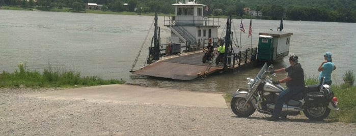 Augusta Ferry Boat is one of Tempat yang Disukai Bill.