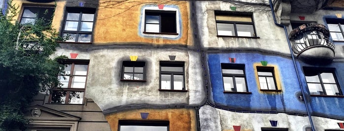 Hundertwasserhaus is one of Lieux qui ont plu à Zehra.