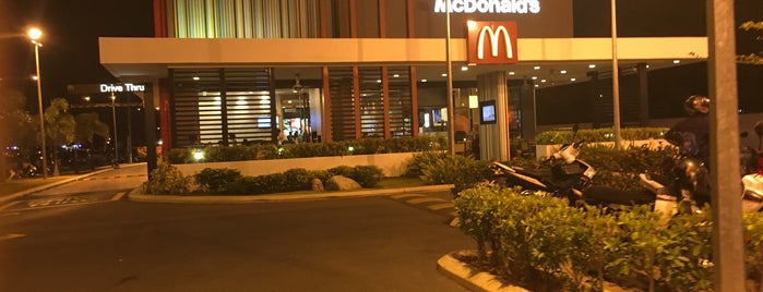 McDonald's & McCafé is one of สถานที่ที่บันทึกไว้ของ ꌅꁲꉣꂑꌚꁴꁲ꒒.
