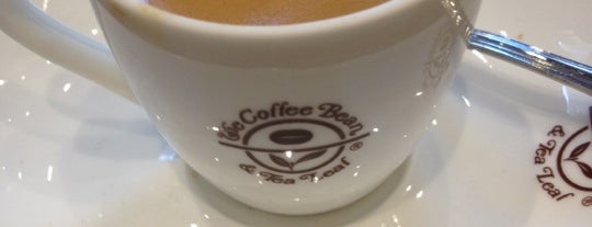 The Coffee Bean & Tea Leaf (香啡缤) is one of Shanghai.