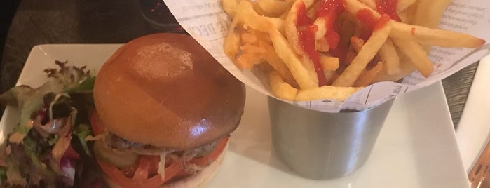 Motto Burger is one of Giapponesi @ Parigi.