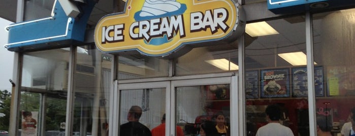 Marshall's Ice Cream Bar is one of Locais salvos de Kimmie.