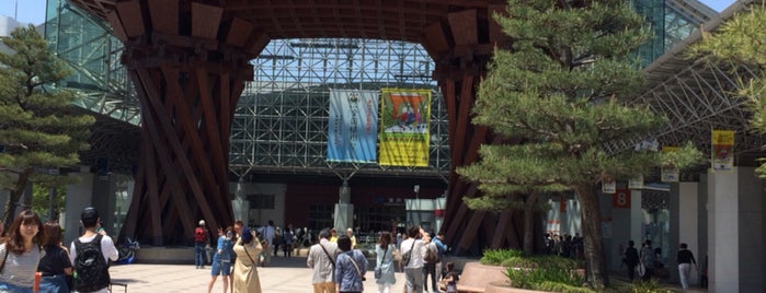 Kanazawa Station is one of สถานที่ที่ flying ถูกใจ.