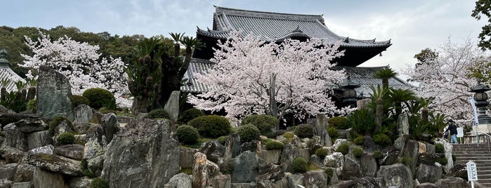 粉河寺庭園 is one of 西国第三番 粉河寺とその周辺.