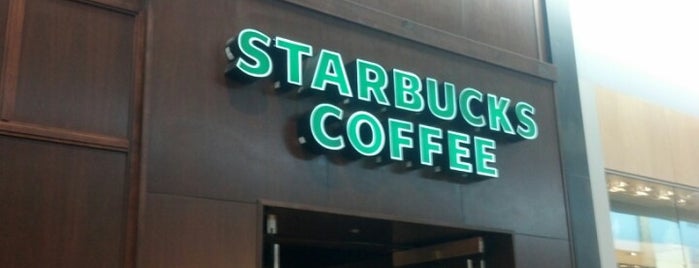 Starbucks is one of สถานที่ที่ Tyson ถูกใจ.