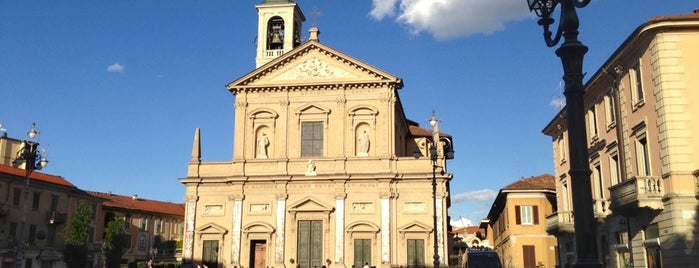 Piazza Libertà is one of Locais salvos de Lucia.