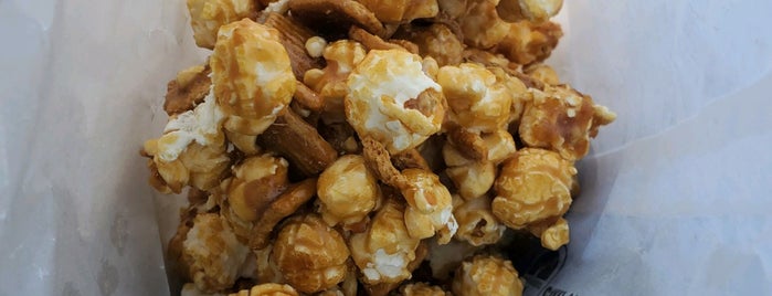 Bye's Popcorn is one of Tempat yang Disukai Jewels.