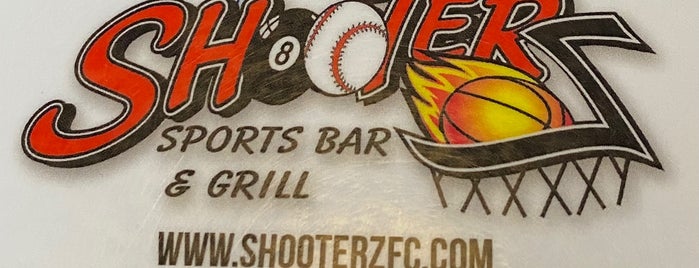 Shooterz Bar is one of Tempat yang Disukai Kurt.