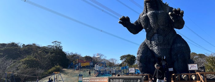 Godzilla is one of 横須賀三浦半島.