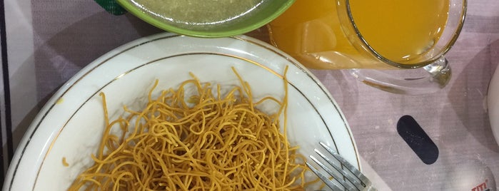 Mie Titi is one of Kuliner in Makasar.