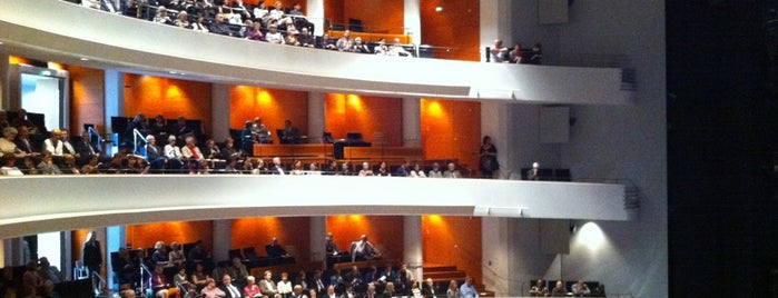 Национальная опера is one of Carina : понравившиеся места.