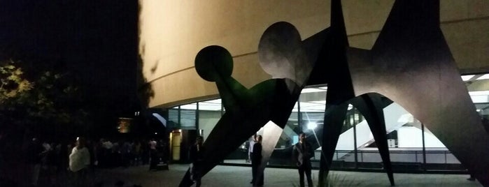 Museo Hirshhorn y Jardín de Esculturas is one of Art Museums that have my soul.