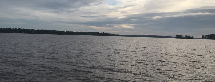 Lake Murray is one of Columbia Area Attractions.