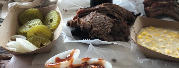 Rudy's Country Store And Bar-B-Q is one of Lugares favoritos de PILAR.
