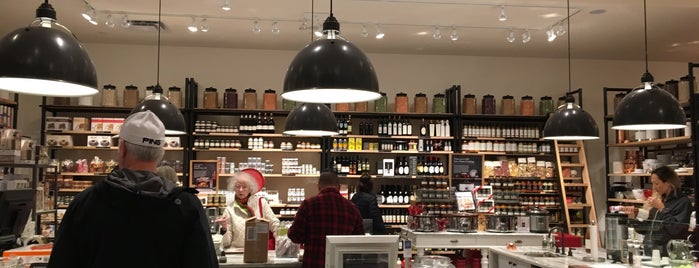Williams-Sonoma is one of PILARさんのお気に入りスポット.