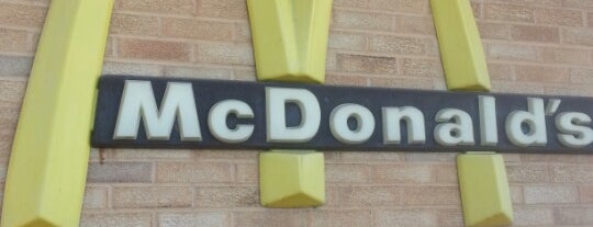 McDonald's is one of Orte, die Whitni gefallen.