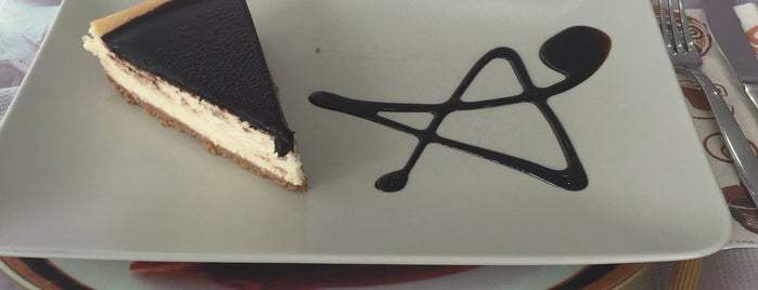 Albina Cheesecake Cafe is one of สถานที่ที่ Tolga ถูกใจ.