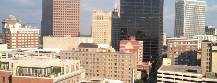 SkyView Atlanta is one of สถานที่ที่ Preston ถูกใจ.