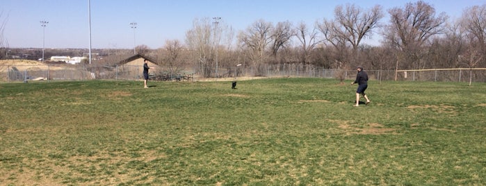 Hefflinger Dog Park is one of Bear Bear.