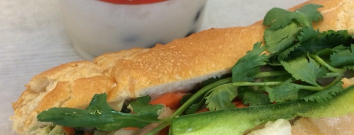 Banhwich Cafe is one of Locais curtidos por Krista.