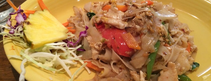 Suwannee Thai Cuisine is one of Krista : понравившиеся места.