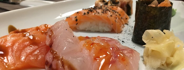 Cru Sushi Bar Lounge is one of Restaurantes de sushi no Grande Porto.