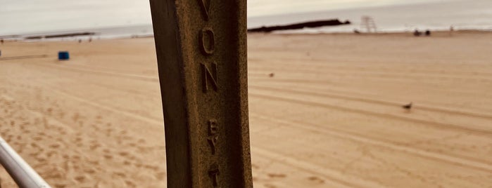 Avon-by-the-Sea Beach is one of Lieux qui ont plu à Stephen.